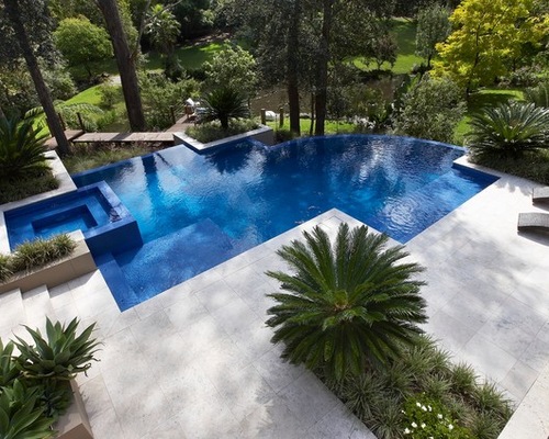 rolling stone landscapes, keep cool with travertine paving - luxury pools + outdoor living, Design ideen