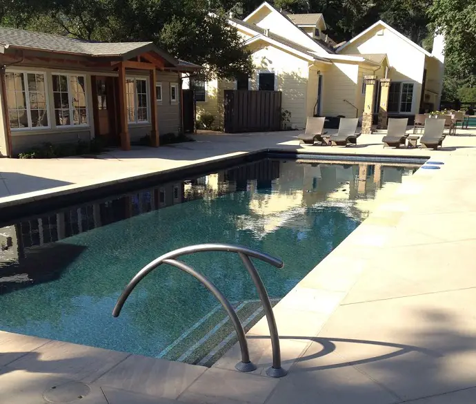 Retro California Pool Gets A Modern Makeover Luxury Pools